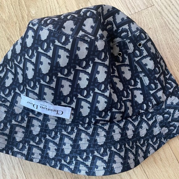 dior bucket hat